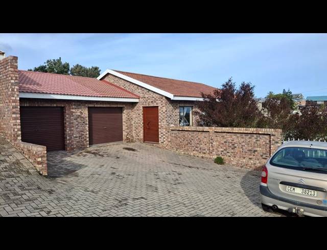3 BEDROOM TOWNHOUSE FOR SALE IN DANA BAY